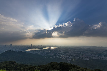 紫金山上看南京