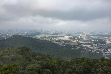 紫金山上看南京