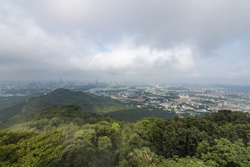 紫金山上看南京