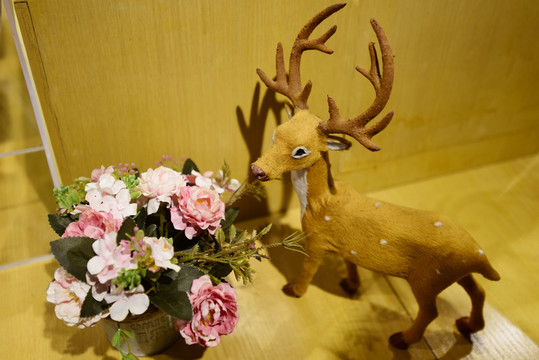 小鹿與花飾