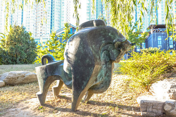北京城市雕塑雄峙牛