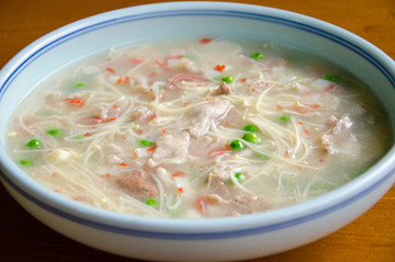 金針菇肉片養(yǎng)生湯