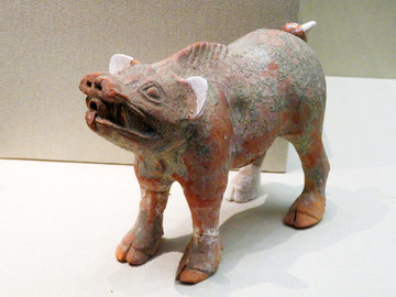 東漢綠釉紅陶豬