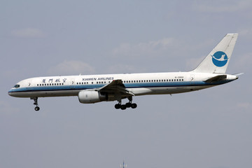 廈航波音B757飛機降落