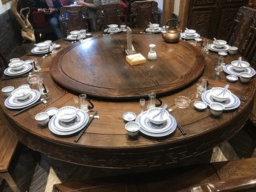 餐桌