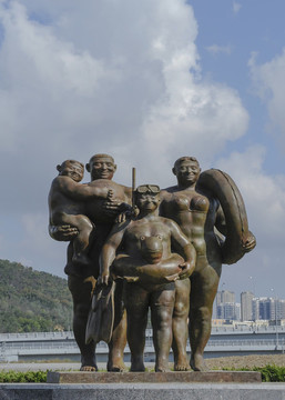 歡樂(lè)游雕塑