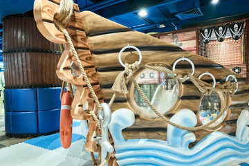 商場(chǎng)海盜船主題游樂園