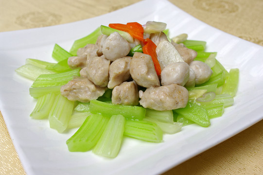 潮州魚(yú)蛋炒西芹