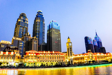 天津津?yàn)硰V場(chǎng)夜景