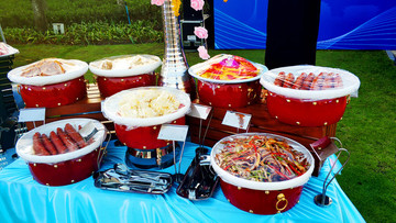美食擺臺(tái)