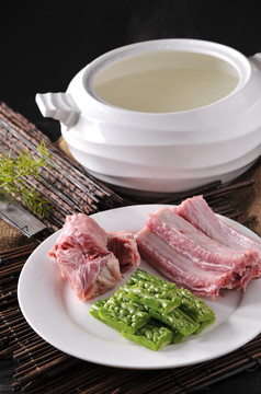 涼瓜排骨湯