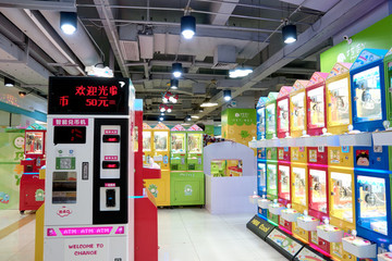 商場抓娃娃機(jī)