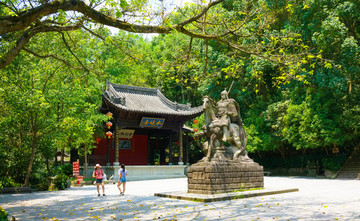甘寧騎馬雕像