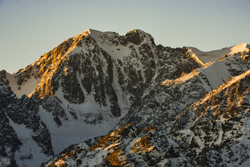 天山雪峰