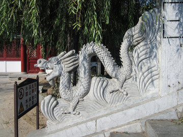 石雕龍
