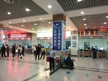鄭州火車站售票廳