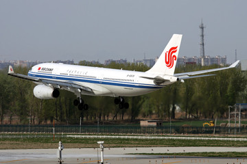 國航空客A330飛機(jī)降落