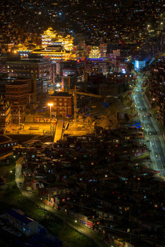 色達(dá)五明佛學(xué)院夜景