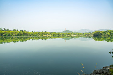 夏日遠眺玉泉山
