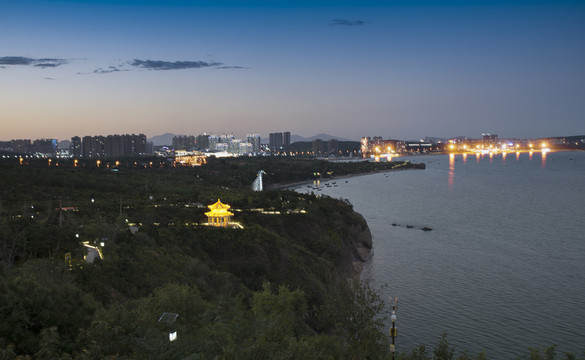 海濱夜景燈光