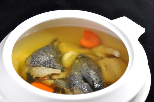 烏雞養(yǎng)生湯