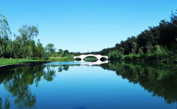 樂(lè)清市勝利塘公園白色拱橋