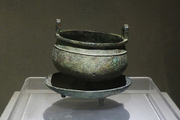 西周井姬獨(dú)柱帶盤yan鼎