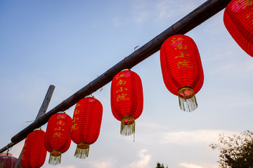 一排紅燈籠