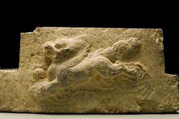 石刻飛獸