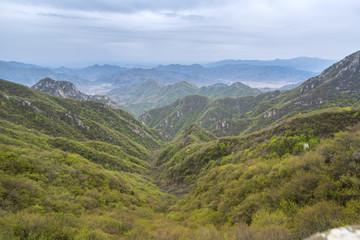 夏天山巒