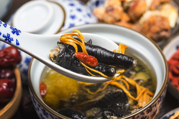燉烏雞湯
