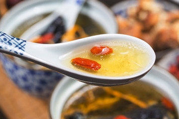 燉烏雞湯