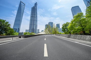 上海高樓大廈和瀝青高速公路
