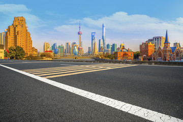 上海瀝青路面和高樓大廈建筑群
