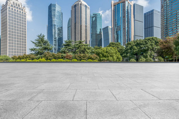 上海高樓大廈和地磚路面
