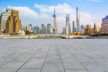 上海地磚路面和金融區(qū)建筑群