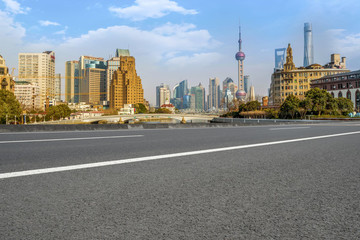上海金融區(qū)建筑群和柏油高速公路