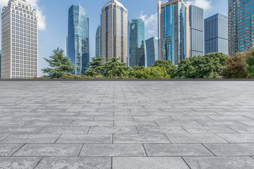 上海摩天大樓和地磚路面