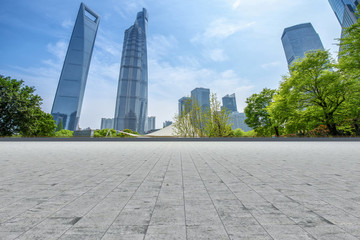 上海地磚路面和現(xiàn)代寫字樓天際線