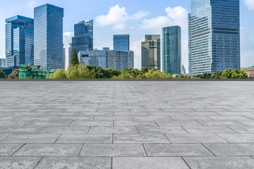 杭州摩天大樓和地磚路面