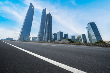 柏油馬路和上海陸家嘴建筑群