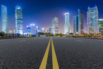 上海金融區(qū)夜景和柏油馬路