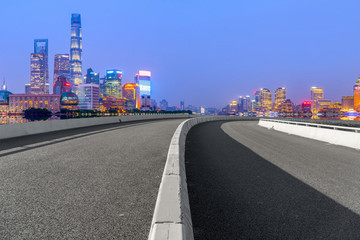 道路地面和上海陸家嘴金融中心