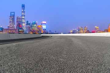 瀝青路面和上海摩天大樓天際線