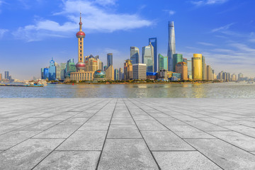 地磚路面和陸家嘴摩天大樓