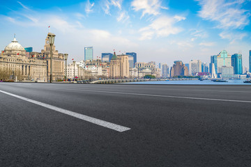 道路地面和上?，F(xiàn)代高端建筑