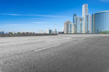道路地面和上海現(xiàn)代高端建筑