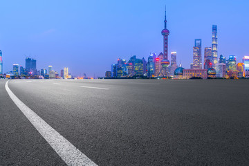 柏油馬路和陸家嘴金融區(qū)