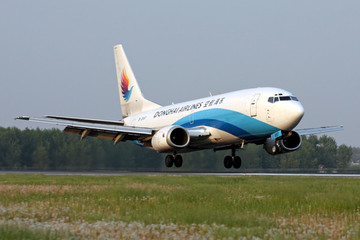 東海航空貨運(yùn)飛機(jī)降落