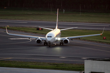 江西航空公司波音飛機(jī)滑行